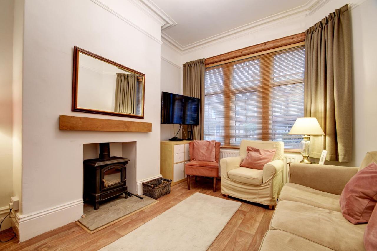 Casa de Férias Spacious Victorian Townhouse Near Hcc With Off Street Parking Harrogate