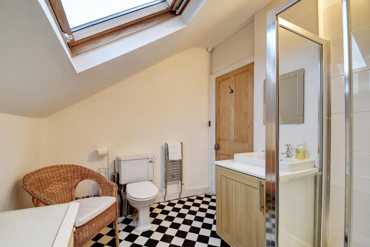 Casa de Férias Spacious Victorian Townhouse Near Hcc With Off Street Parking *